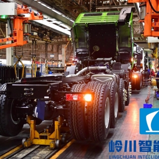 重（chóng）卡裝配流水線（xiàn）