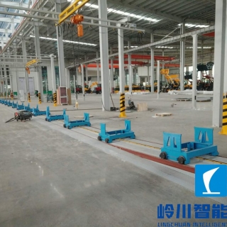 裝載機裝配（pèi）流水線